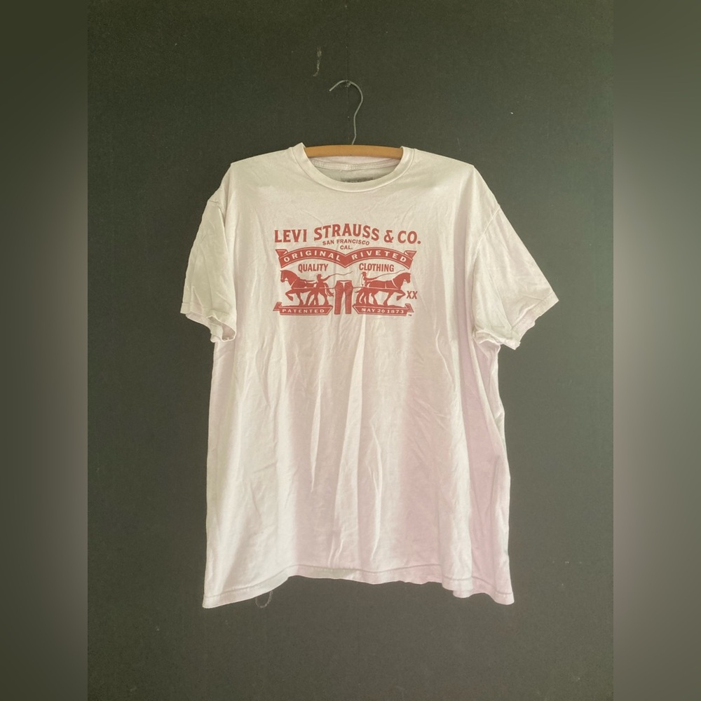 Levi's Red Graphic White Tee